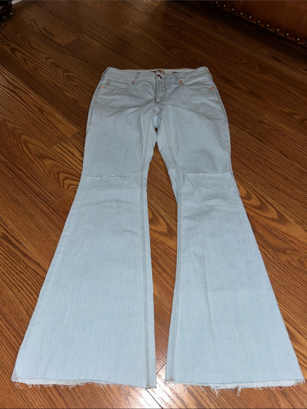 NWOT Ariat R.E.A.L Flare Leg Raw Hem Distressed Knee Light Wash Stretch SZ 30